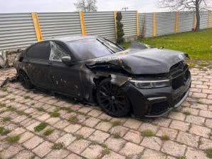 [VIDEO] Spalone BMW, wybite szyby, groźby i brak pomocy w Płocku! Biuro Rutkowski wyznaczyło nagrodę 20 000 zł za pomoc we wskazaniu sprawcy i zleceniodawcy!