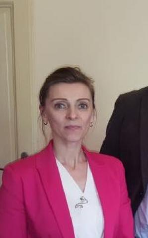 [VIDEO]  Alla donna polacca, un altra umigliazione! Ancora una volta da parte della  psicologa italiana e dal Presidente del Tribunale di Treviso. Arriva  un aiuto  dell'assistenza gratuita un noto avvocato italiano Andrea Coffari
