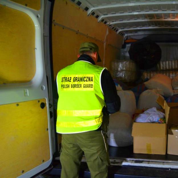 Miała być karma dla kurcząt, był tytoń i alkohol